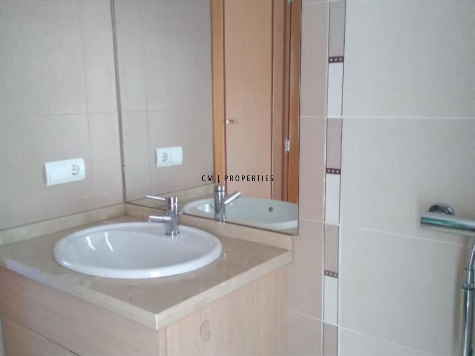 3 bedroom Flat for rent in Valencia city with garage - € 1,300 (Ref: 9636211)