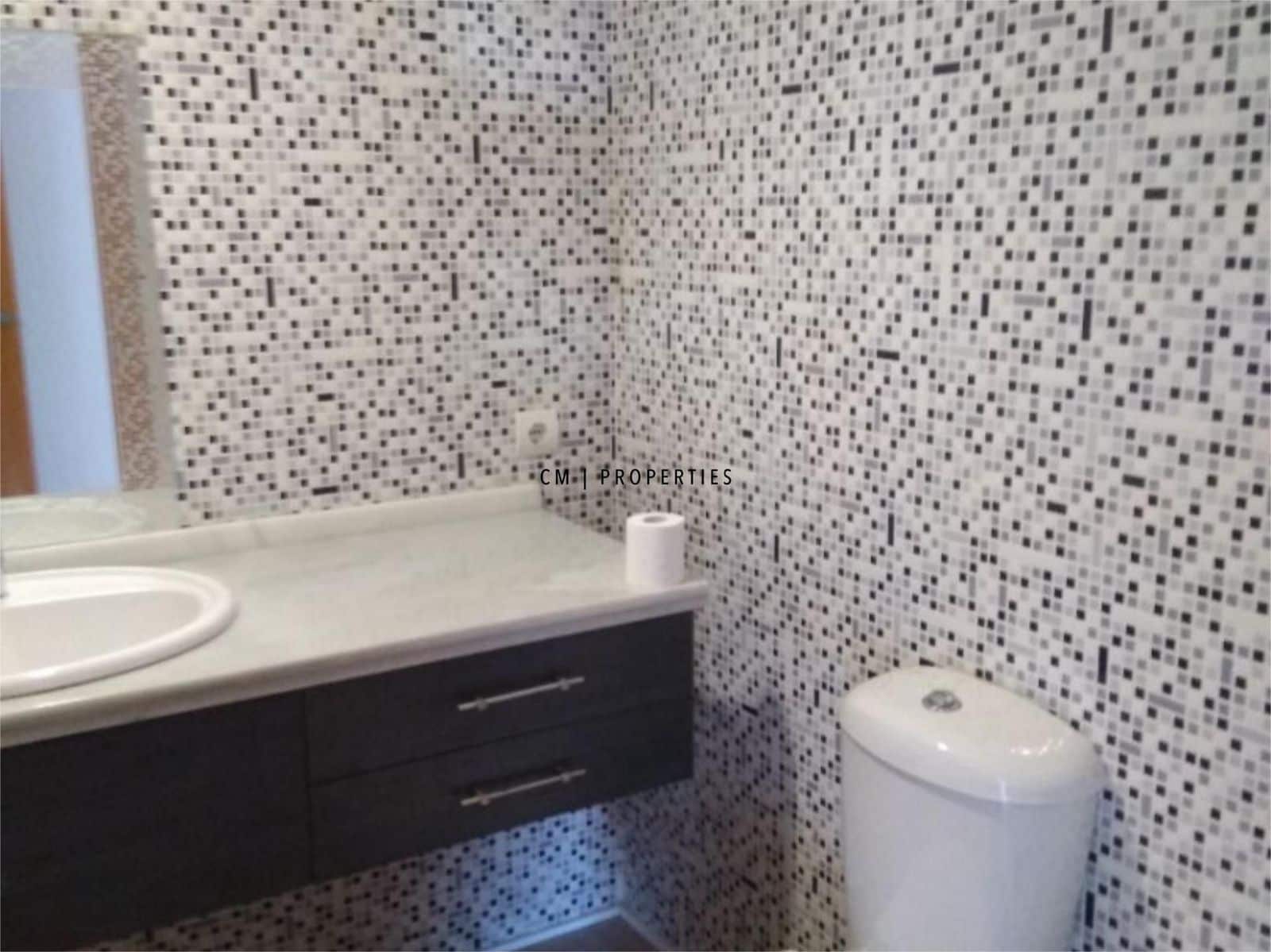 3 bedroom Flat for rent in Valencia city with garage - € 1,300 (Ref: 9636211)