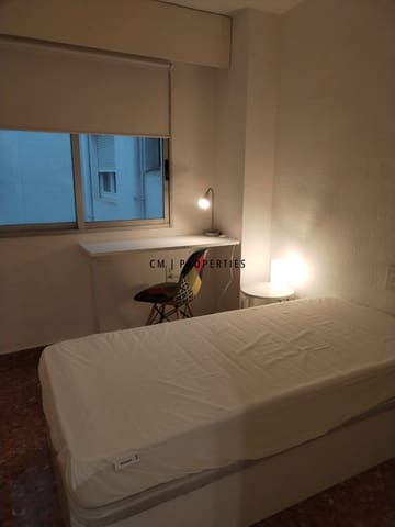 3 sovrum Lägenhet att hyra i L'Eixample, Valencia stad - 550 € (Ref: 9643487)