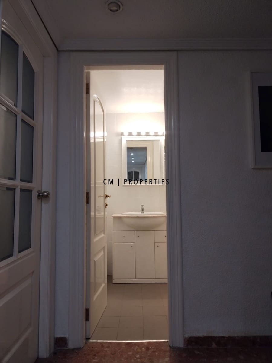 3 bedroom Apartment for rent in Valencia city - € 550 (Ref: 9643487)