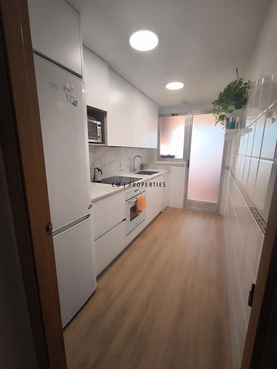 2 makuuhuone Asunto vuokrattavana paikassa Valencia kaupunki mukana uima-altaan - 1 300 € (Ref: 9643665)