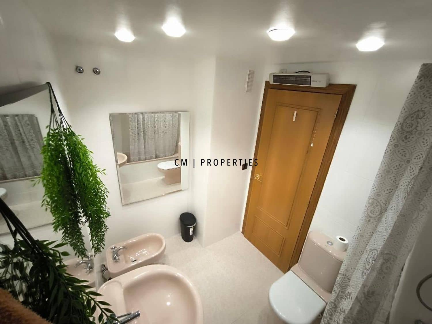 2 makuuhuone Asunto vuokrattavana paikassa Valencia kaupunki mukana uima-altaan - 1 300 € (Ref: 9643665)