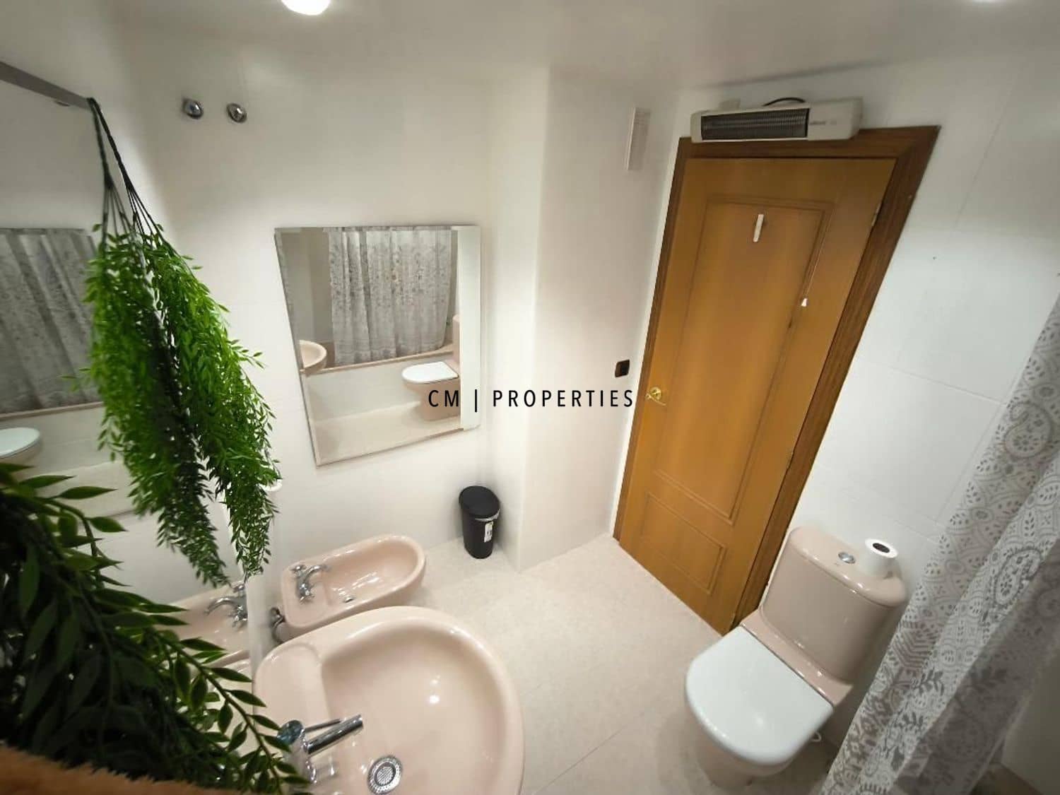 2 makuuhuone Asunto vuokrattavana paikassa Valencia kaupunki mukana uima-altaan - 1 300 € (Ref: 9643665)