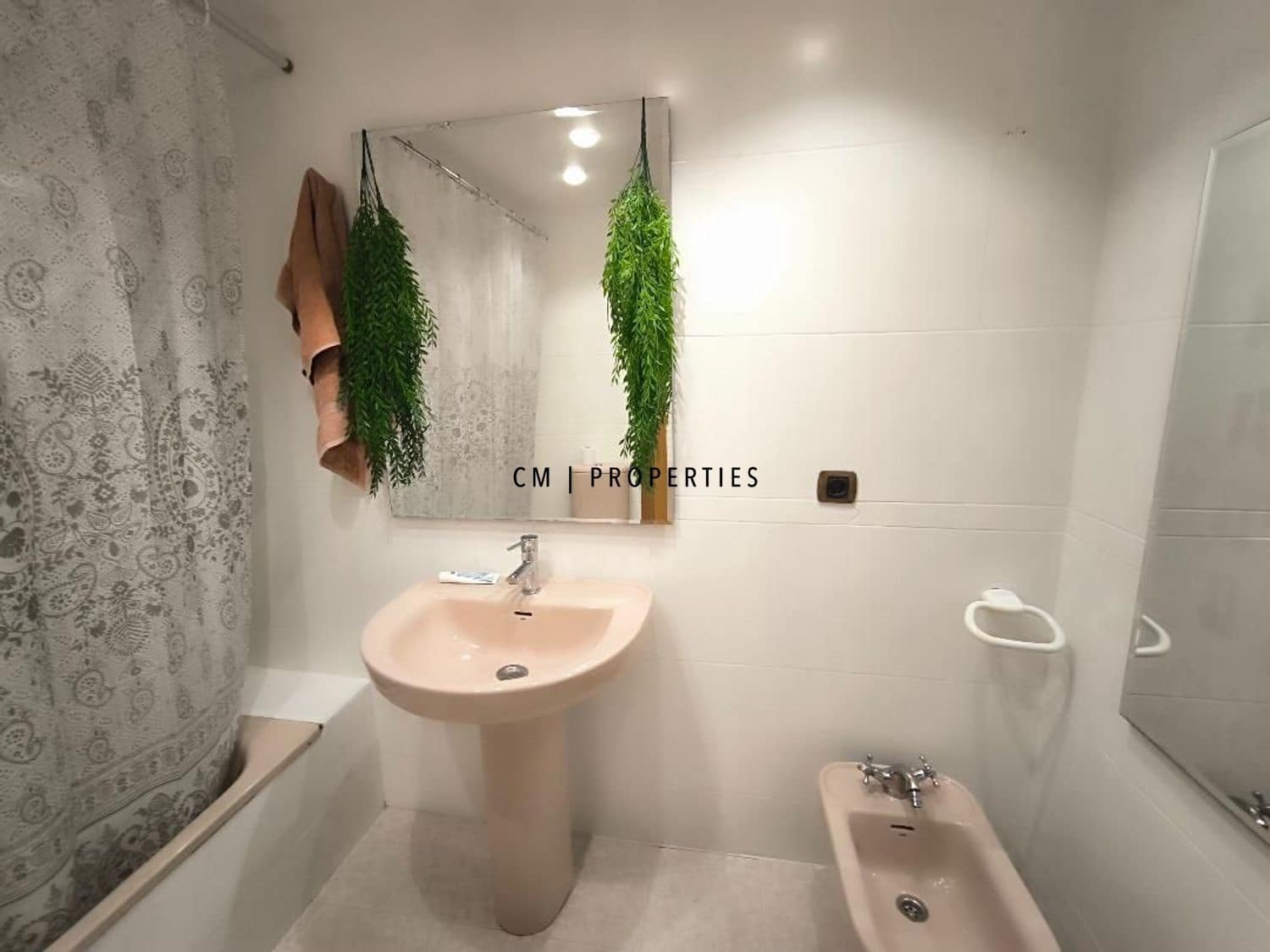 2 makuuhuone Asunto vuokrattavana paikassa Valencia kaupunki mukana uima-altaan - 1 300 € (Ref: 9643665)