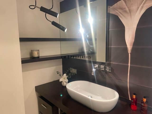 1 makuuhuone Kattohuoneisto vuokrattavana paikassa Valencia kaupunki mukana 
autotalli - 2 499 € (Ref: 9645975)