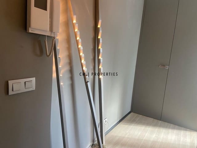 1 bedroom Penthouse for rent in Valencia city with garage - € 2,200 (Ref: 9645975)