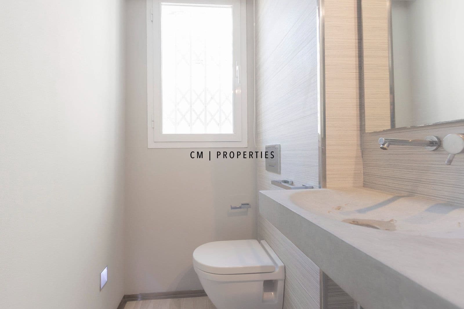 1 makuuhuone Kattohuoneisto vuokrattavana paikassa Valencia kaupunki mukana 
autotalli - 2 200 € (Ref: 9645975)