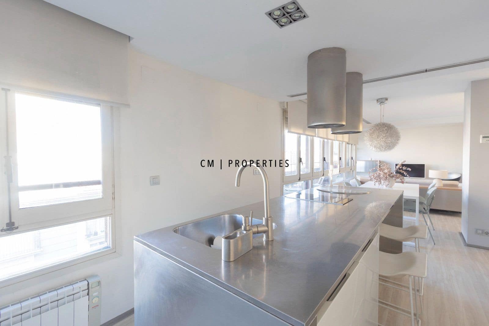 1 makuuhuone Kattohuoneisto vuokrattavana paikassa Valencia kaupunki mukana 
autotalli - 2 200 € (Ref: 9645975)