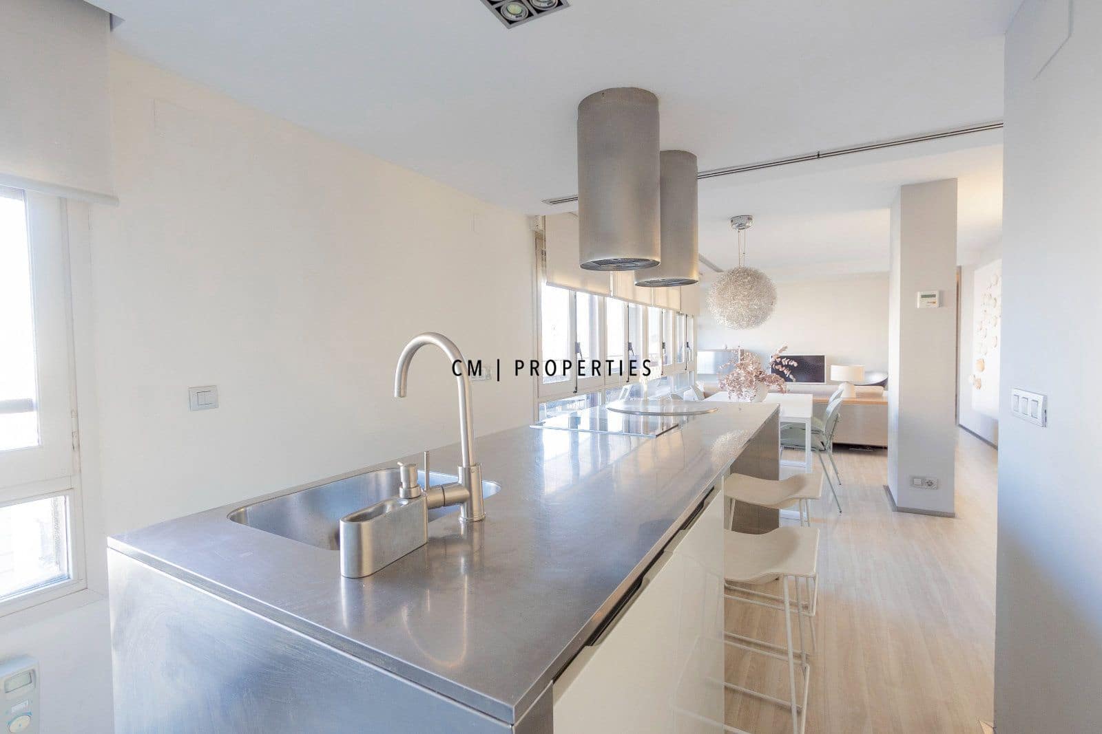 1 makuuhuone Kattohuoneisto vuokrattavana paikassa Valencia kaupunki mukana 
autotalli - 2 200 € (Ref: 9645975)