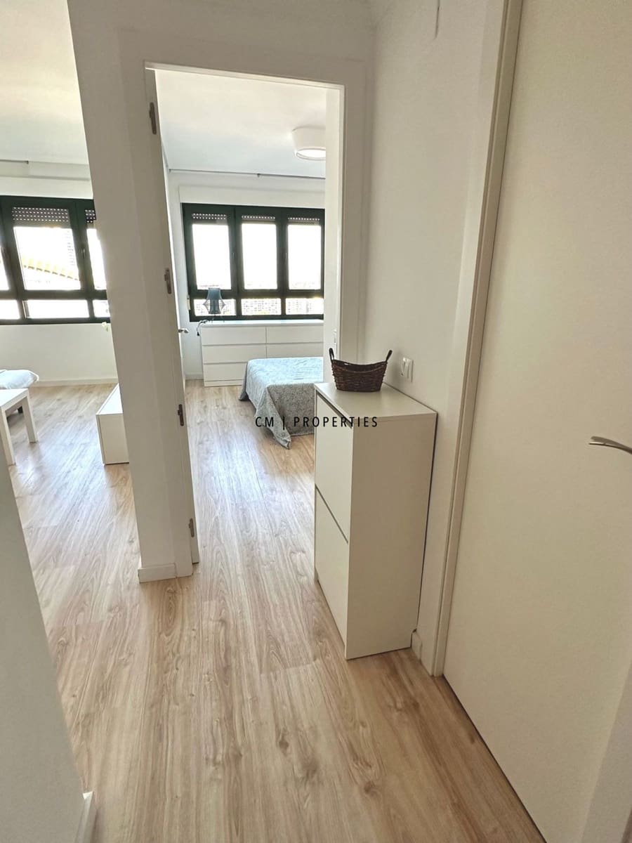 1 quarto Apartamento para arrendar em Valencia cidade com piscina - 1 400 € (Ref: 9646188)