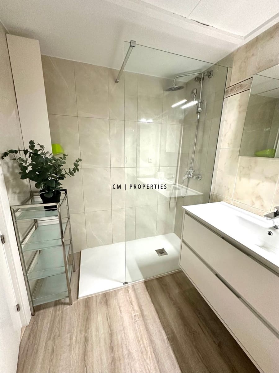 1 quarto Apartamento para arrendar em Valencia cidade com piscina - 1 400 € (Ref: 9646188)