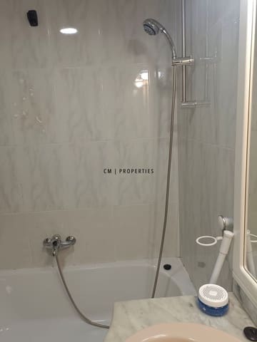 Piso de 4 habitaciones en València ciudad en alquiler con garaje - 1.300 € (Ref: 9646371)