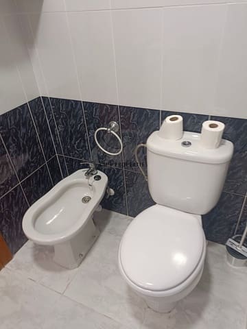 Piso de 4 habitaciones en València ciudad en alquiler con garaje - 1.300 € (Ref: 9646371)