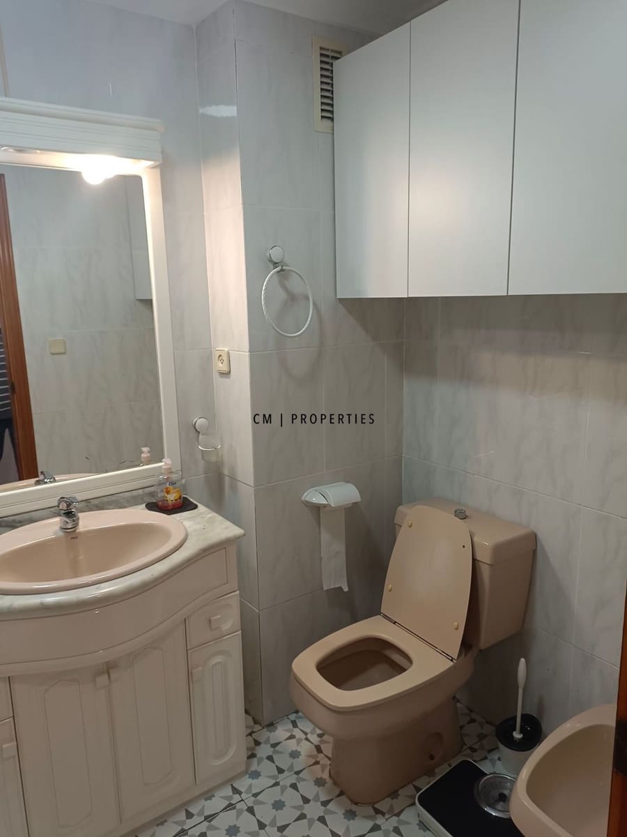 Piso de 4 habitaciones en València ciudad en alquiler con garaje - 1.400 € (Ref: 9646371)
