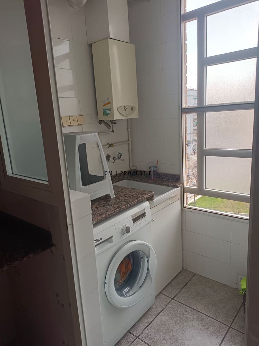 Piso de 4 habitaciones en València ciudad en alquiler con garaje - 1.400 € (Ref: 9646371)