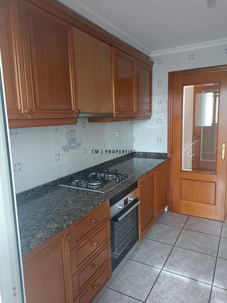 Piso de 4 habitaciones en València ciudad en alquiler con garaje - 1.400 € (Ref: 9646371)