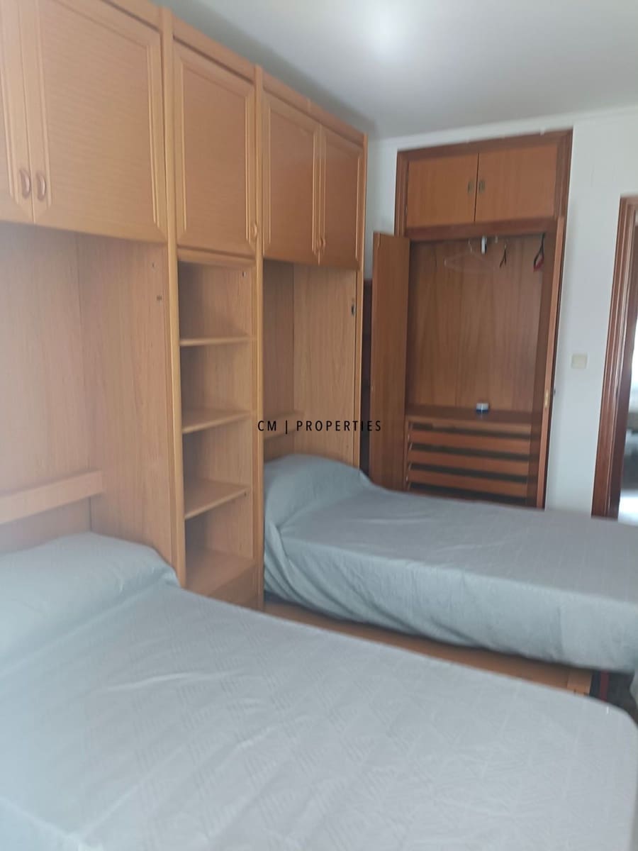 Piso de 4 habitaciones en València ciudad en alquiler con garaje - 1.400 € (Ref: 9646371)