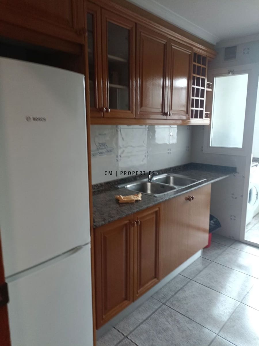 Piso de 4 habitaciones en València ciudad en alquiler con garaje - 1.400 € (Ref: 9646371)