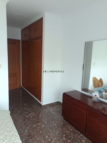 Piso de 4 habitaciones en València ciudad en alquiler con garaje - 1.300 € (Ref: 9646371)