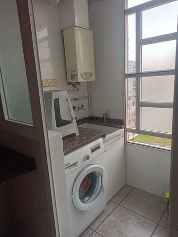 Piso de 4 habitaciones en València ciudad en alquiler con garaje - 1.300 € (Ref: 9646371)