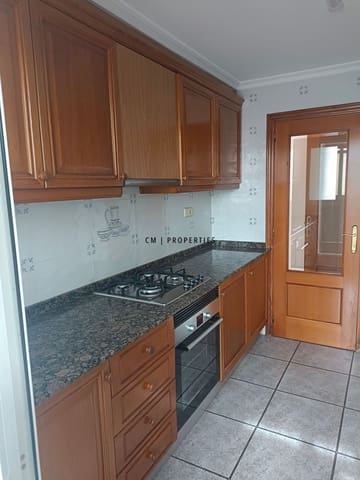 Piso de 4 habitaciones en València ciudad en alquiler con garaje - 1.300 € (Ref: 9646371)