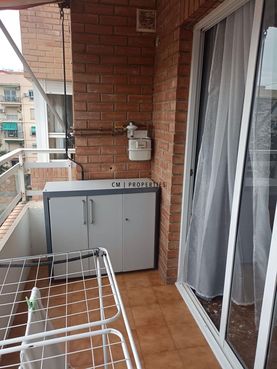 Piso de 4 habitaciones en València ciudad en alquiler con garaje - 1.400 € (Ref: 9646371)