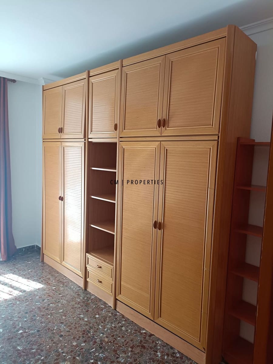 Piso de 4 habitaciones en València ciudad en alquiler con garaje - 1.400 € (Ref: 9646371)