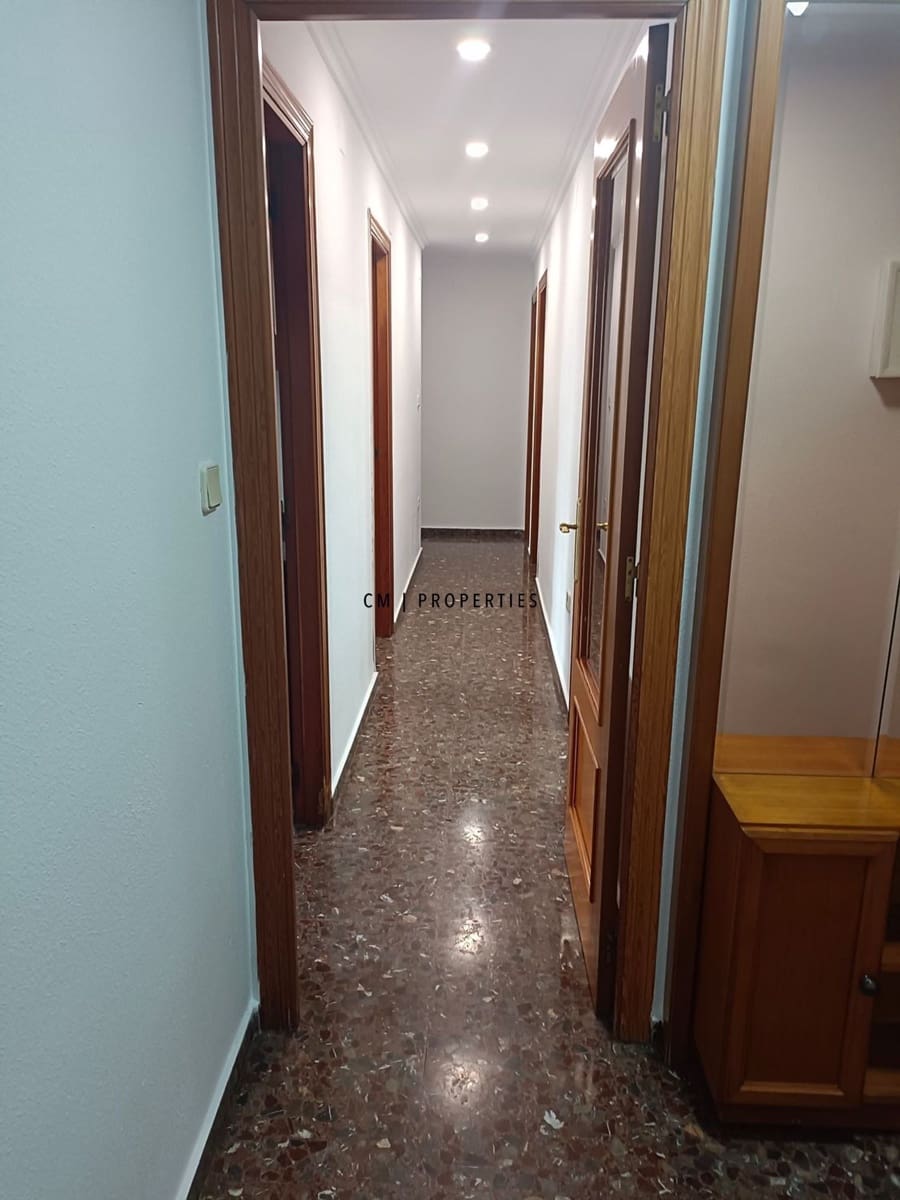 Piso de 4 habitaciones en València ciudad en alquiler con garaje - 1.400 € (Ref: 9646371)