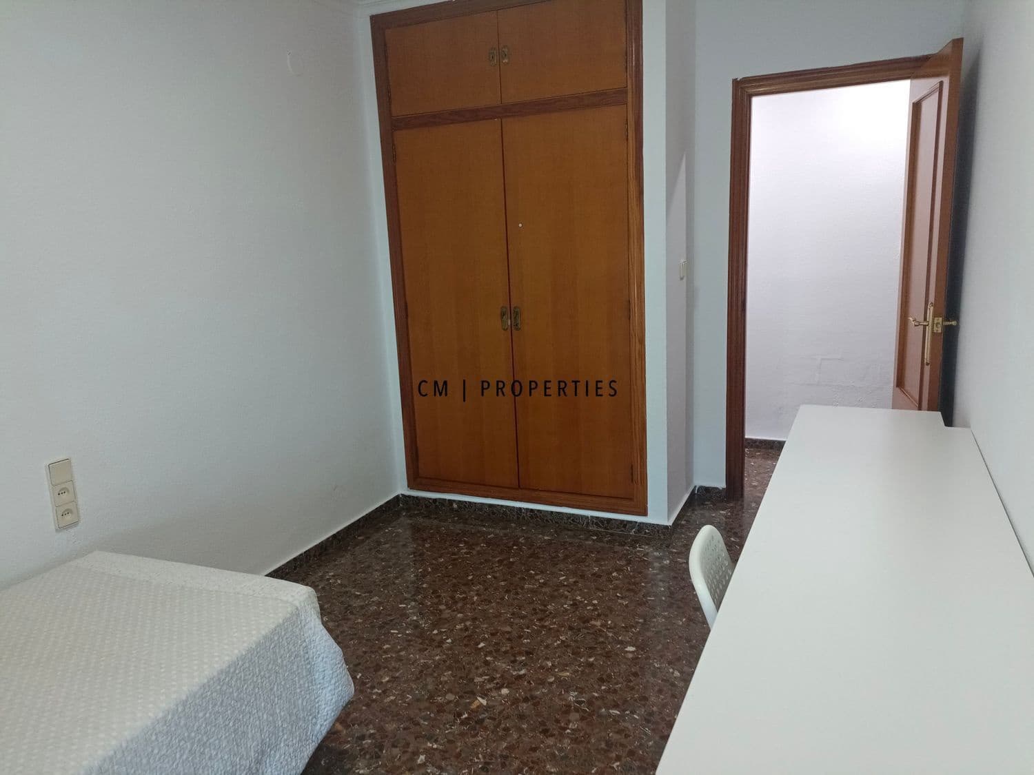 Piso de 4 habitaciones en València ciudad en alquiler con garaje - 1.400 € (Ref: 9646371)