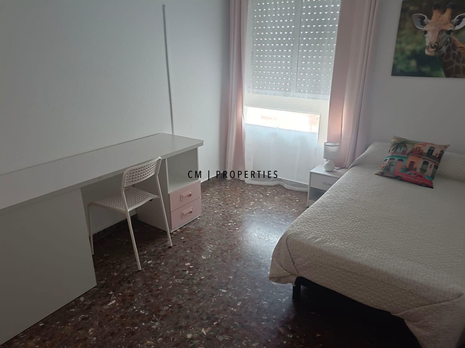 Piso de 4 habitaciones en València ciudad en alquiler con garaje - 1.400 € (Ref: 9646371)