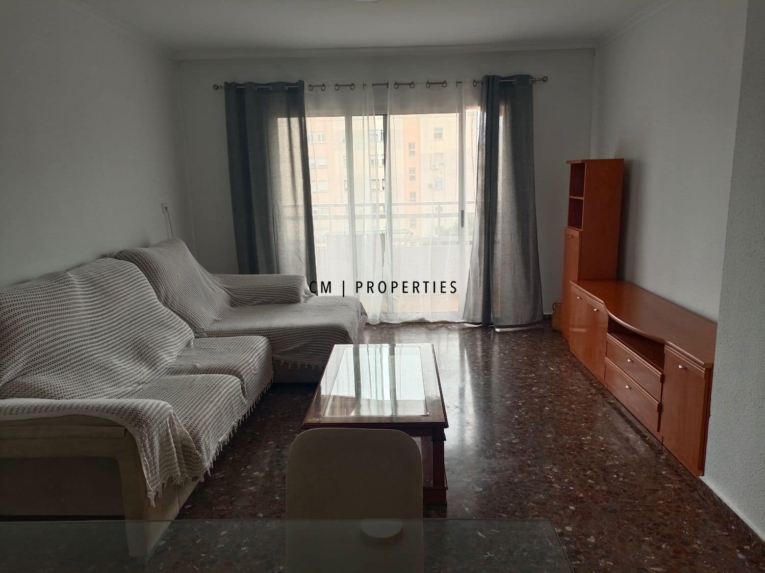 Piso de 4 habitaciones en València ciudad en alquiler con garaje - 1.400 € (Ref: 9646371)