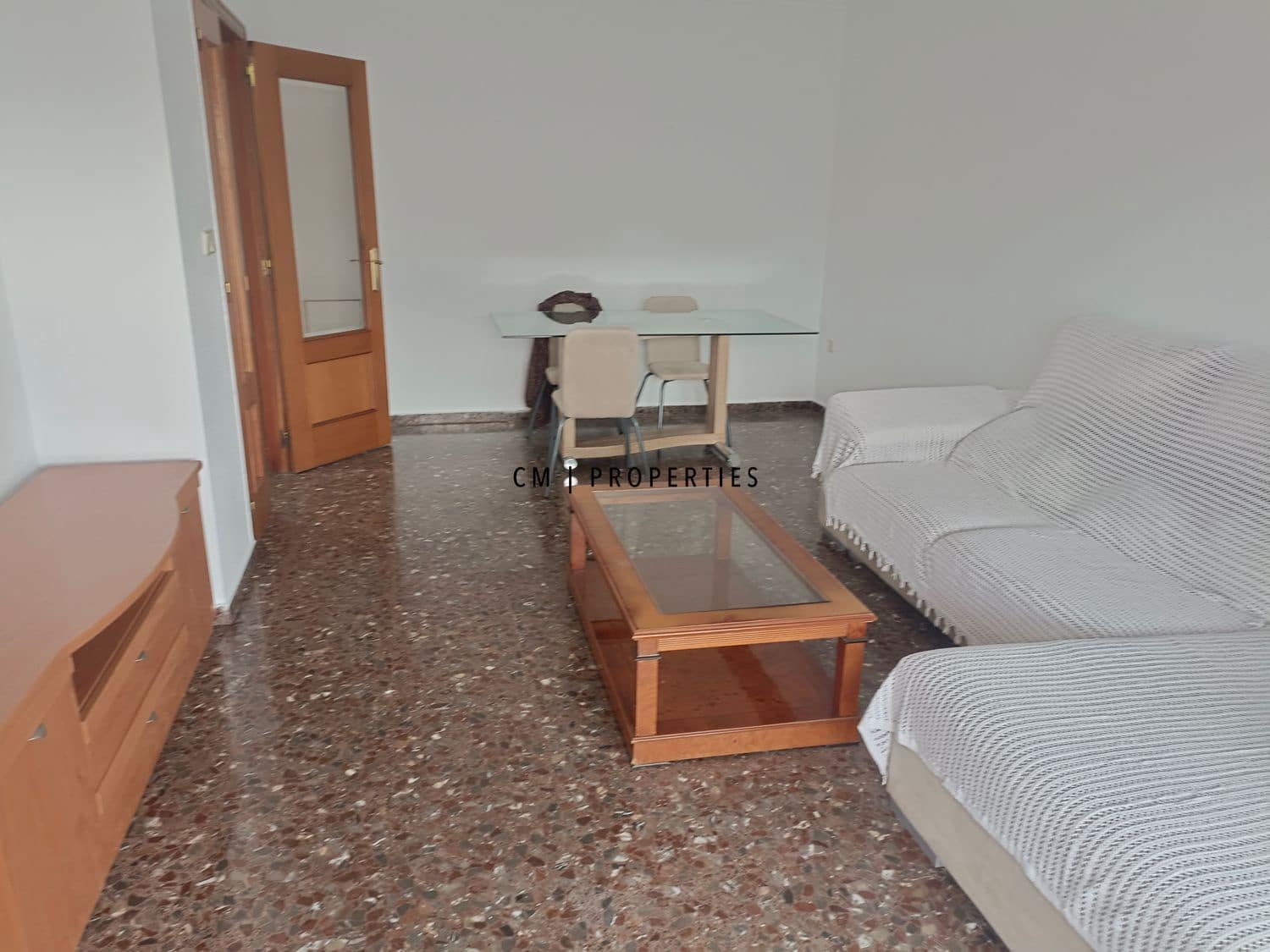 Piso de 4 habitaciones en València ciudad en alquiler con garaje - 1.400 € (Ref: 9646371)