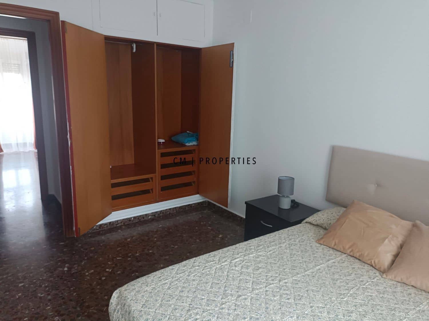 Piso de 4 habitaciones en València ciudad en alquiler con garaje - 1.400 € (Ref: 9646371)