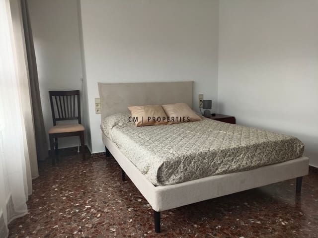 Piso de 4 habitaciones en València ciudad en alquiler con garaje - 1.300 € (Ref: 9646371)