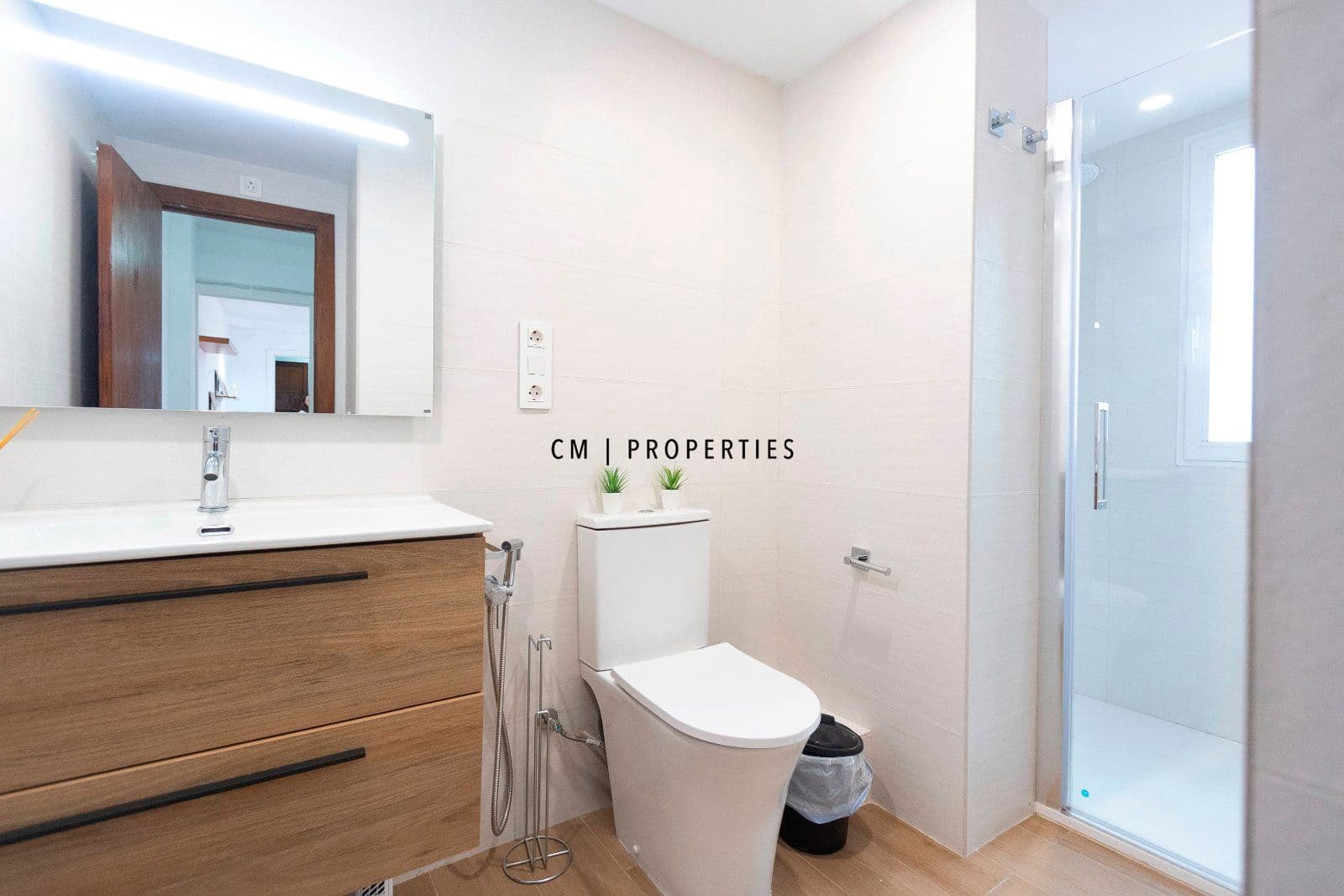 Appartement de 2 chambres à louer à Valence ville avec garage - 1 200 € (Ref: 9653184)