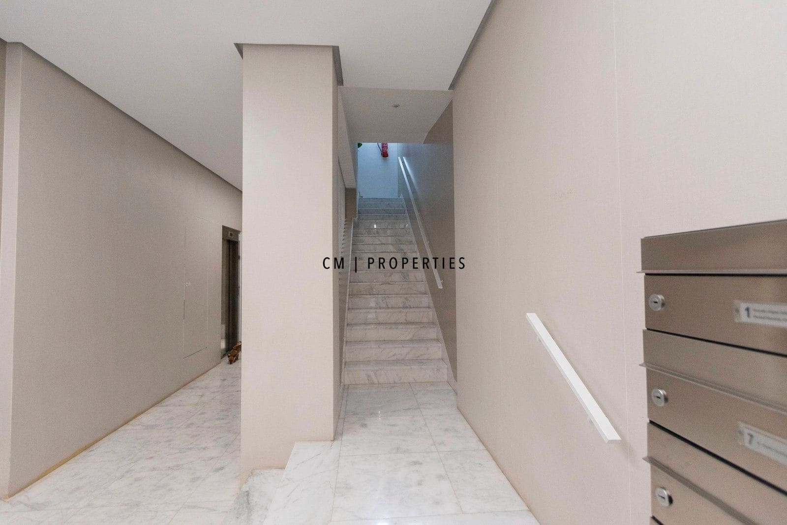 Appartement de 2 chambres à louer à Valence ville avec garage - 1 200 € (Ref: 9653184)