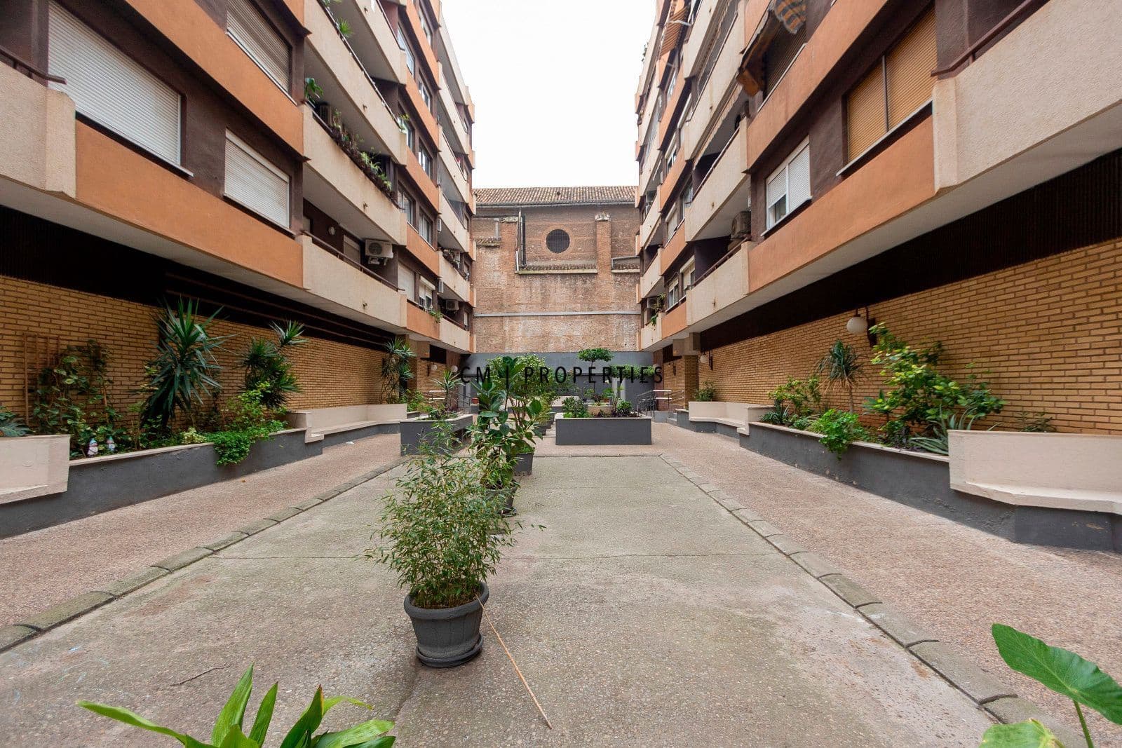 Appartement de 2 chambres à louer à Valence ville avec garage - 1 200 € (Ref: 9653184)