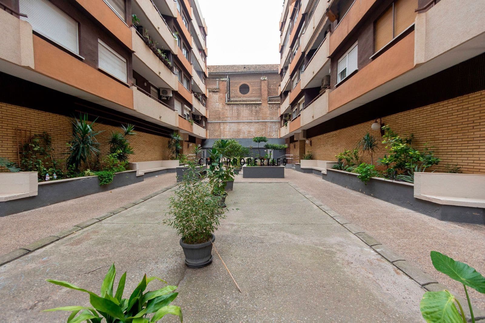 Appartement de 2 chambres à louer à Valence ville avec garage - 1 200 € (Ref: 9653184)