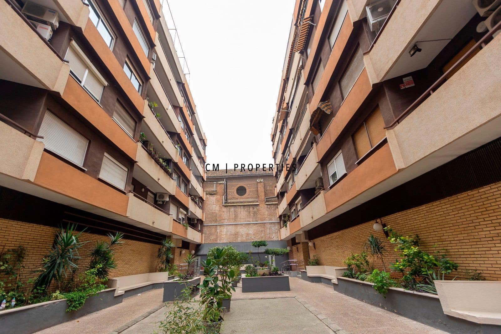 Appartement de 2 chambres à louer à Valence ville avec garage - 1 200 € (Ref: 9653184)