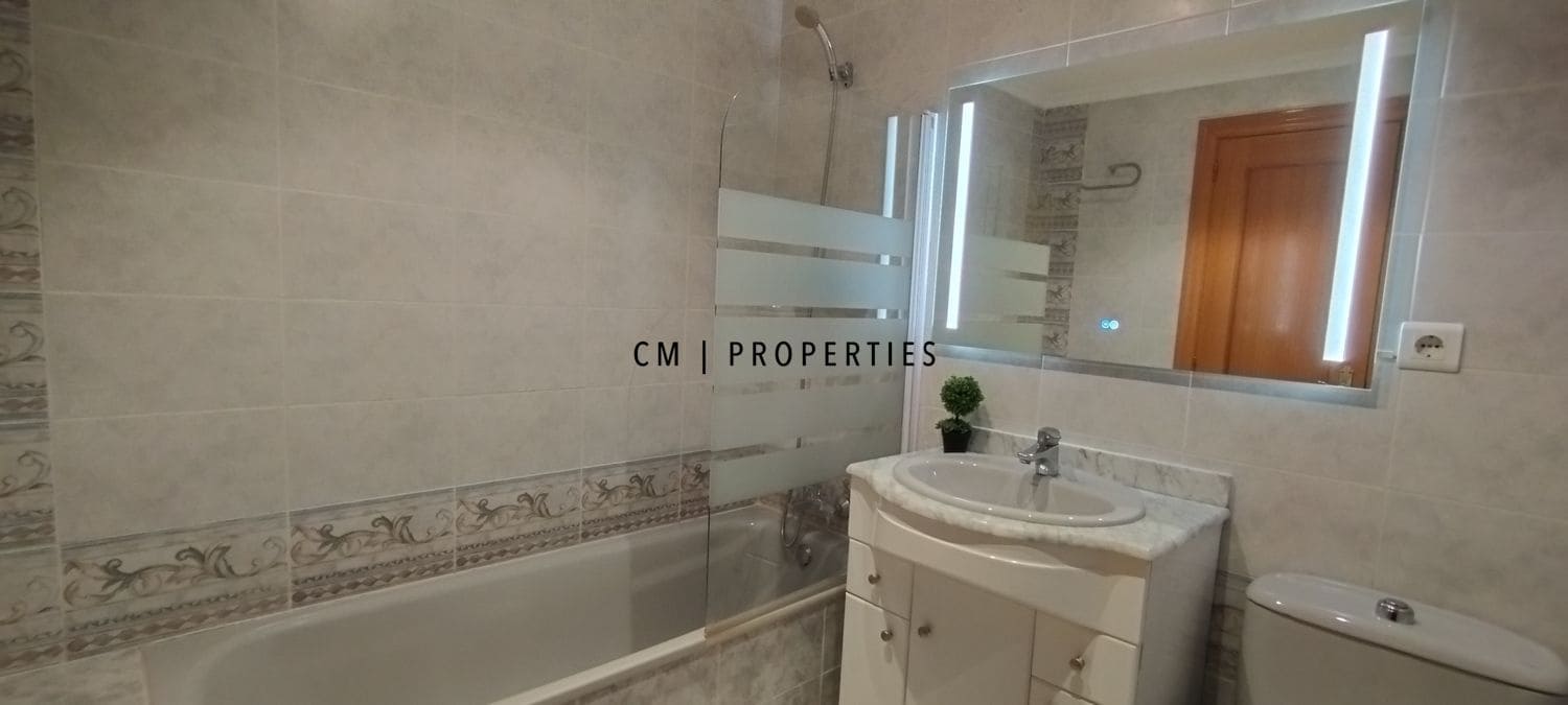 2 sovrum Lägenhet att hyra i Valencia stad med garage - 1 300 € (Ref: 9671090)