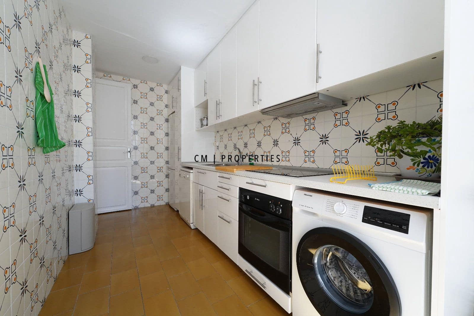 3 bedroom Flat for rent in Valencia city - € 1,900 (Ref: 9672711)