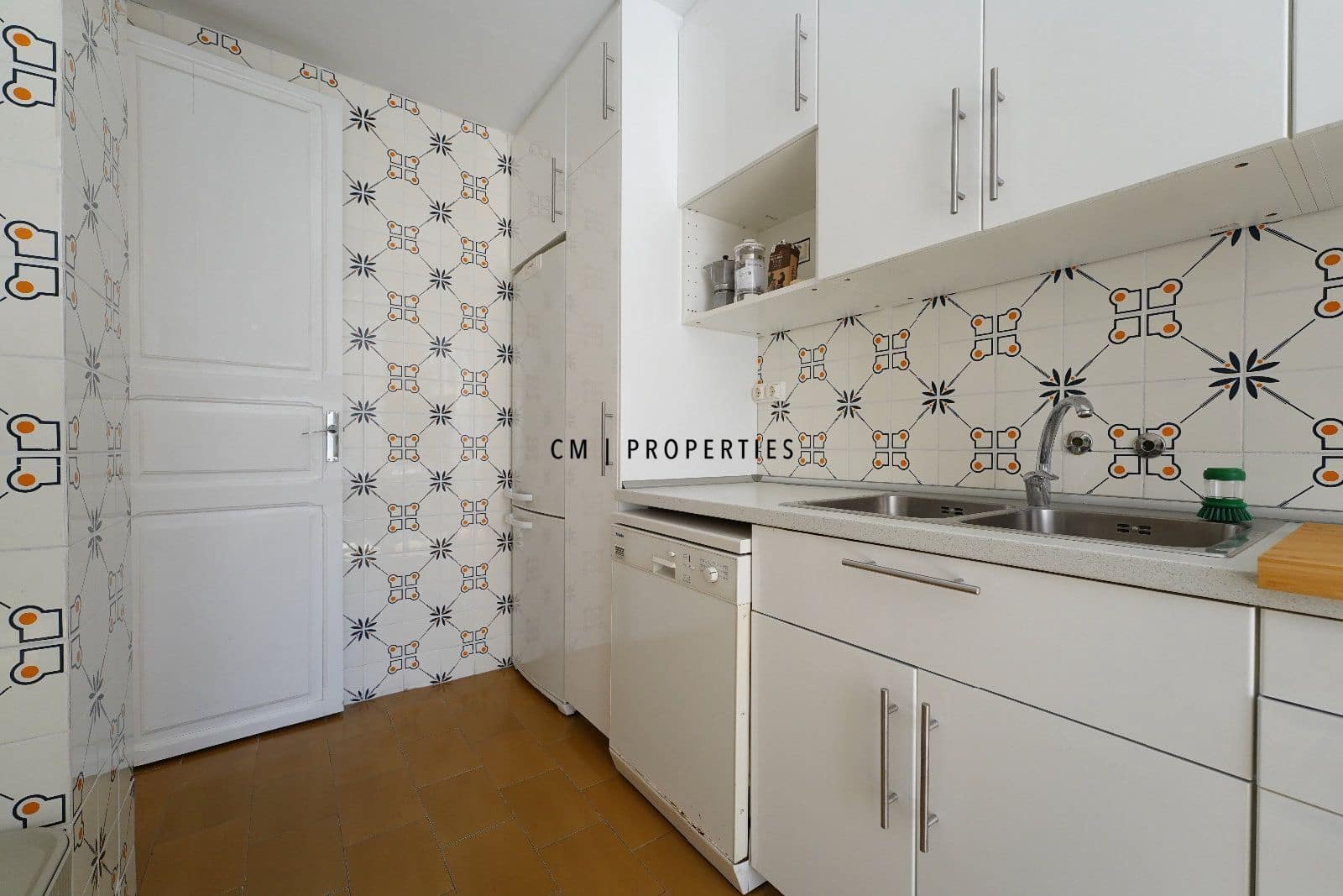 3 bedroom Flat for rent in Valencia city - € 1,900 (Ref: 9672711)