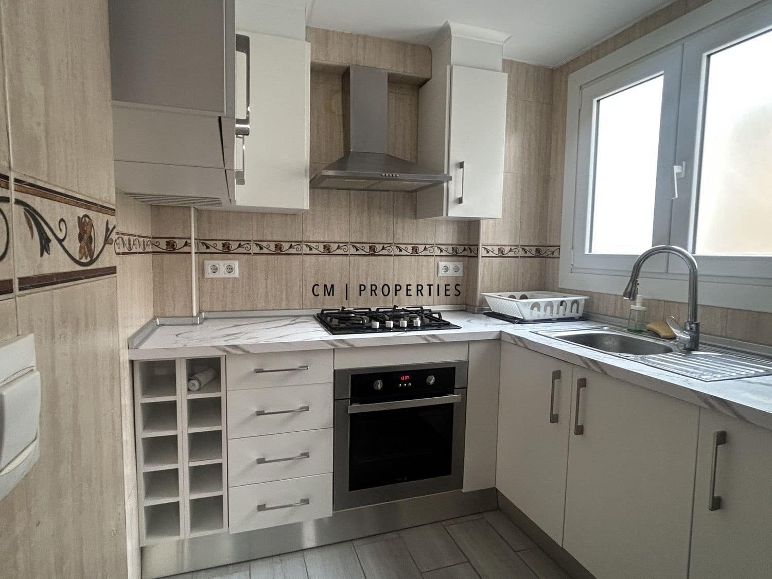 3 bedroom Flat for rent in Valencia city - € 1,300 (Ref: 9673657)