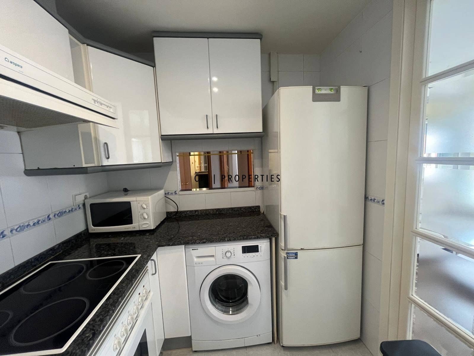 Piso de 2 habitaciones en València ciudad en alquiler - 1.390 € (Ref: 9675973)