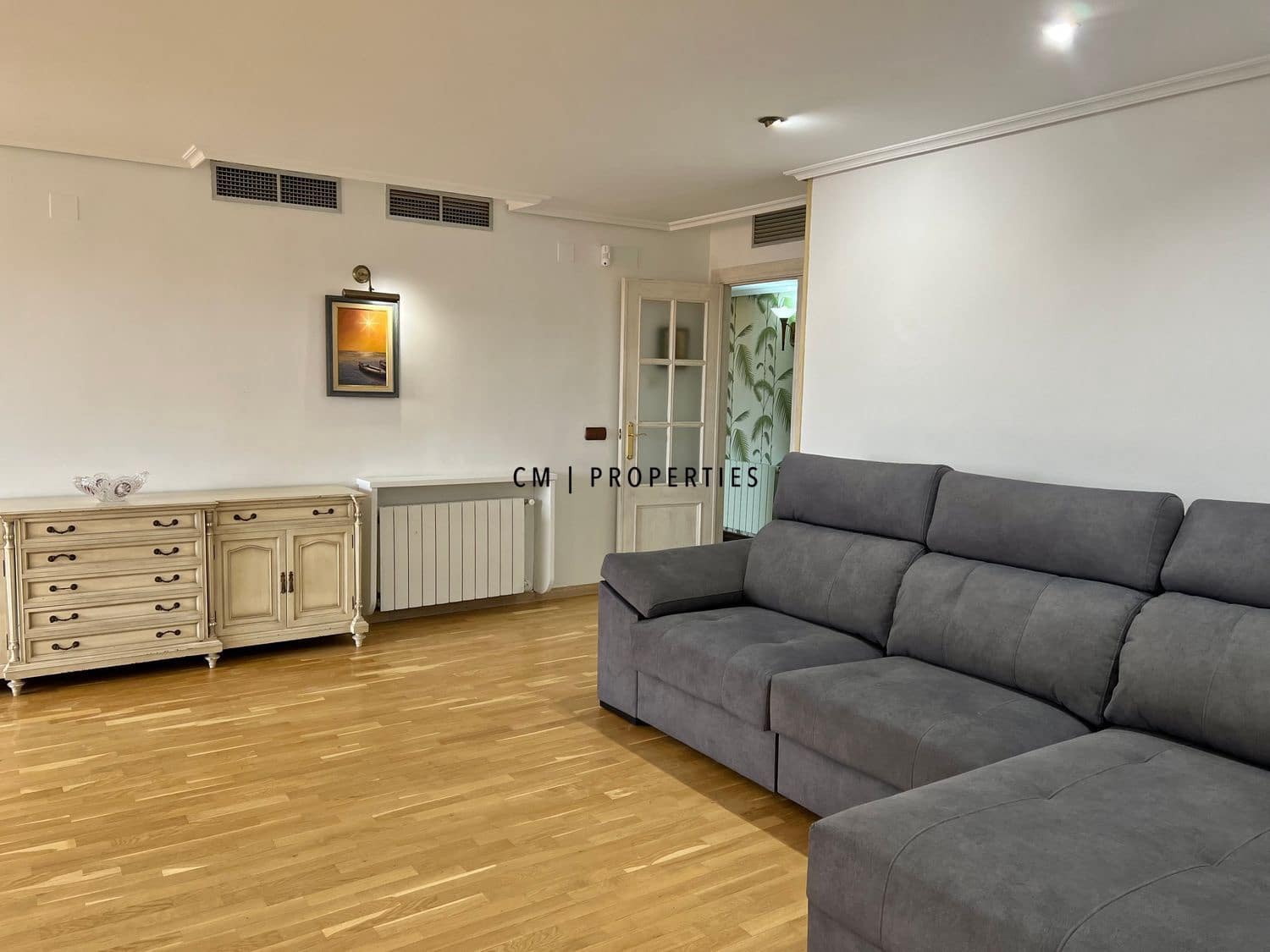 4 bedroom Flat for rent in Valencia city with garage - € 2,000 (Ref: 9685236)