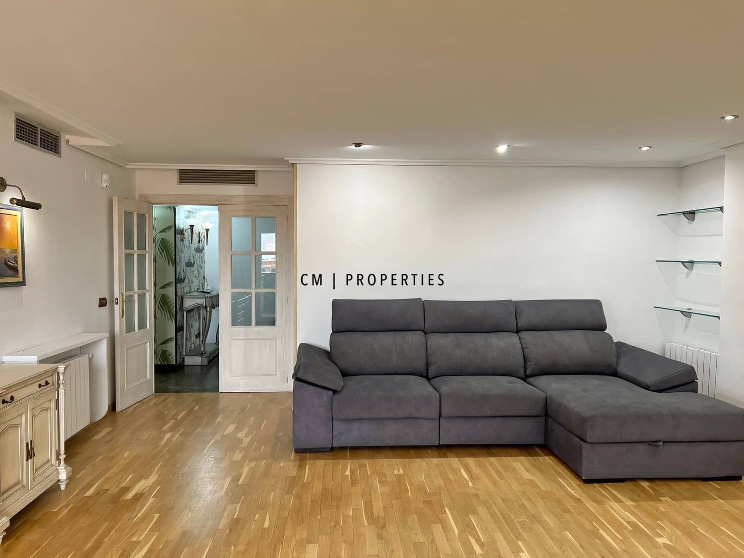 4 bedroom Flat for rent in Valencia city with garage - € 2,000 (Ref: 9685236)