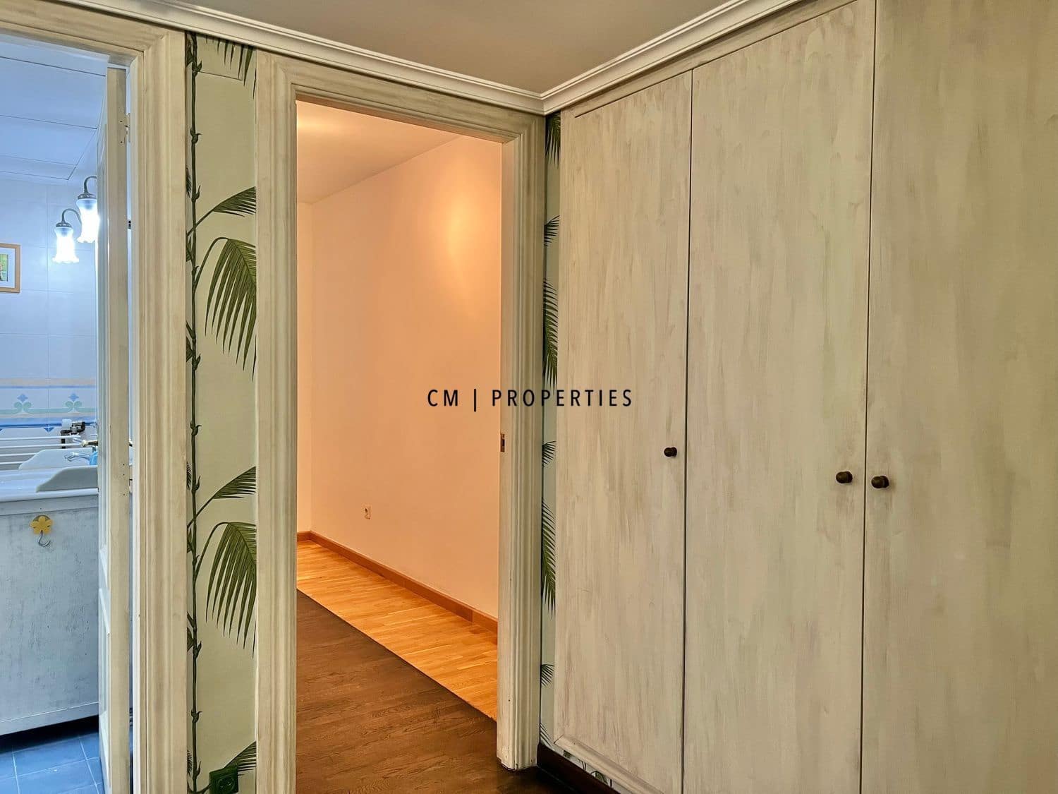 4 bedroom Flat for rent in Valencia city with garage - € 2,000 (Ref: 9685236)