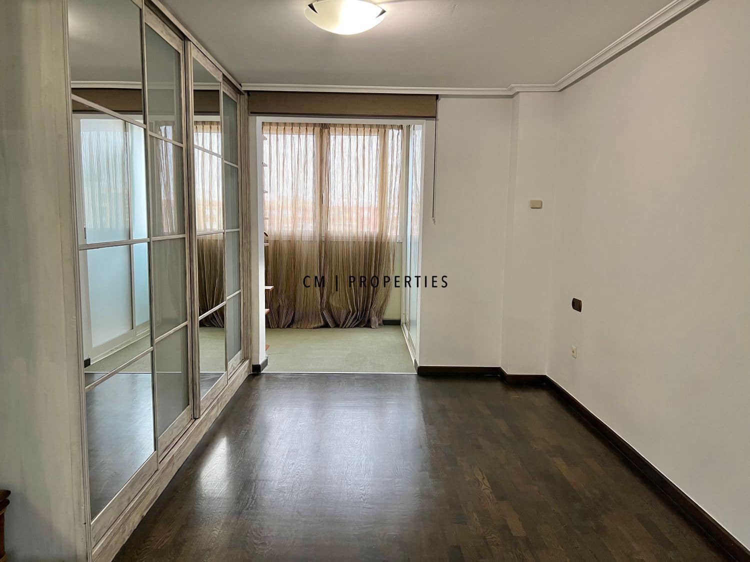 4 bedroom Flat for rent in Valencia city with garage - € 2,000 (Ref: 9685236)