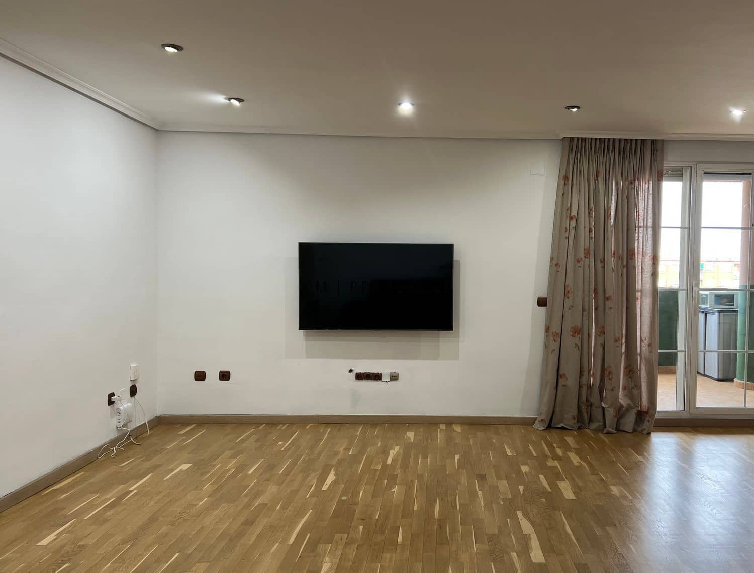 4 bedroom Flat for rent in Valencia city with garage - € 2,000 (Ref: 9685236)