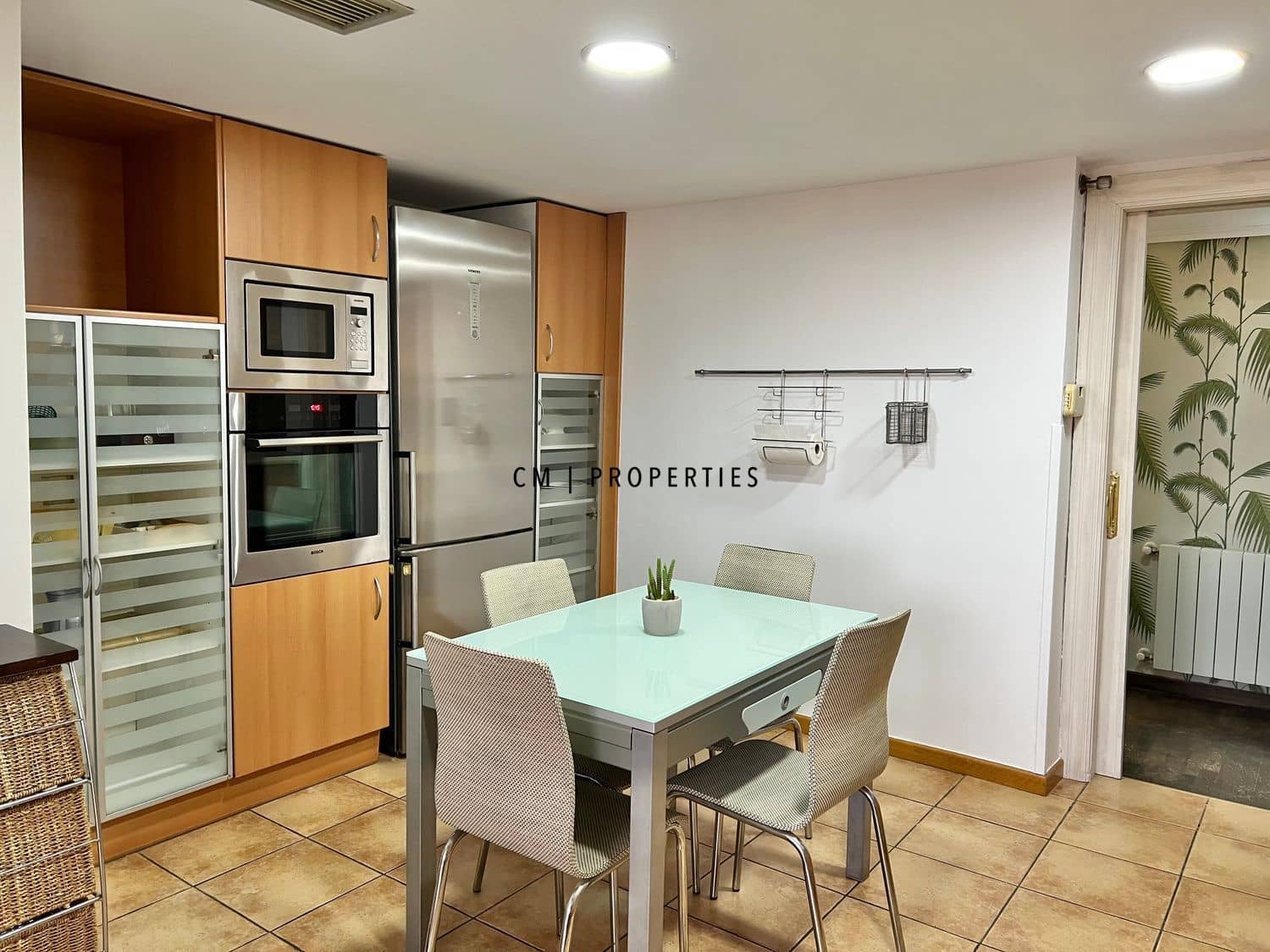 4 bedroom Flat for rent in Valencia city with garage - € 2,000 (Ref: 9685236)